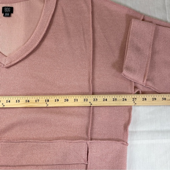 BDG Urban Outfitters Women’s Pink V Neck Oversized Boxy Lightweight Sweater Sz M - Picture 9 of 12